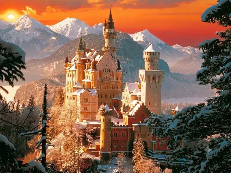 Tham quan lâu đài Neuschwanstein cần kiểm tra thời tiết và đặt vé sớm.